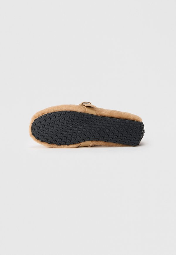 Steve Madden TOASTY
