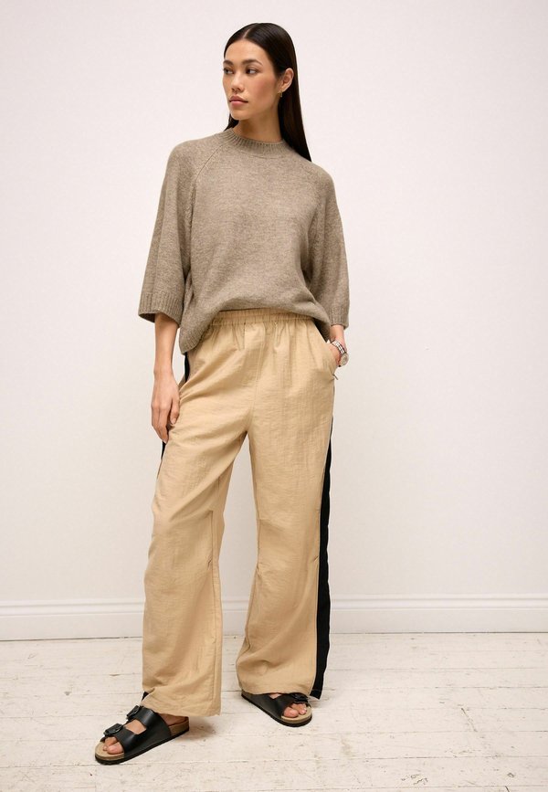 Next SIDE STRIPE PULL ON