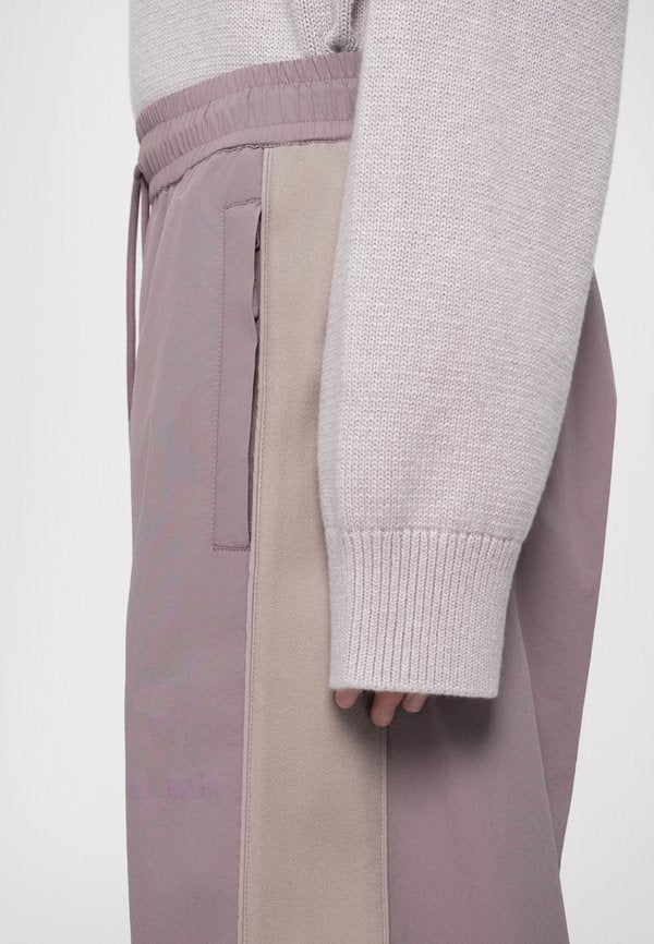 Han Kjøbenhavn DETAILED TRACK TROUSERS