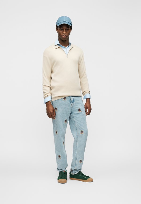 Tommy Jeans SONNY EMBROIDERY REGULAR TAPERED LEG JEANS