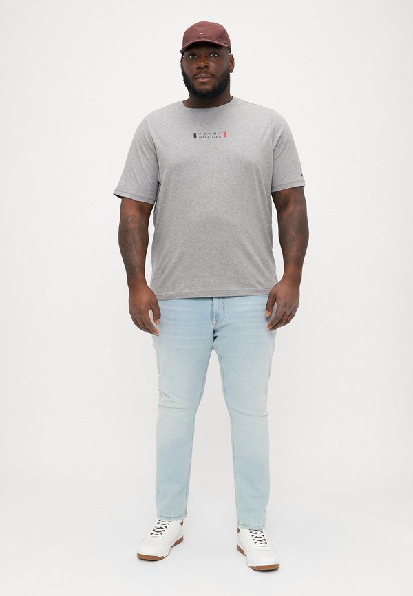 Tommy Hilfiger BRAND LOVE SMALL CENTER TEE