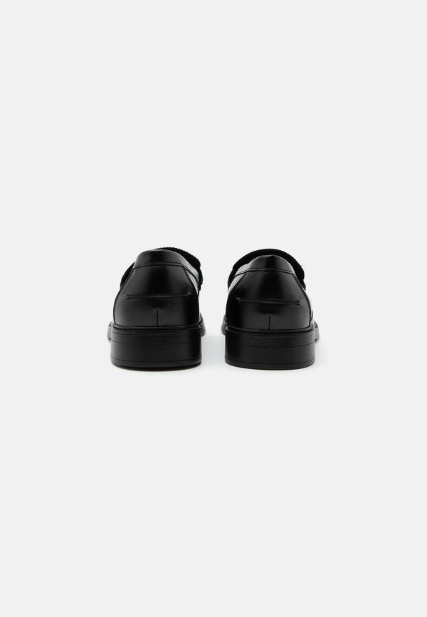Pier One by Zalando