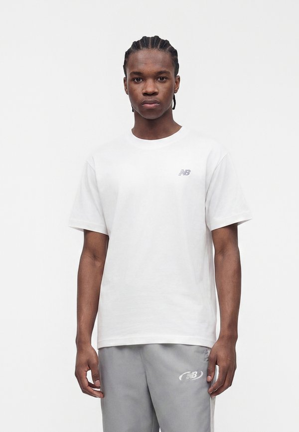 New Balance SPORT ESSENTIALS - Basic T-shirt - white