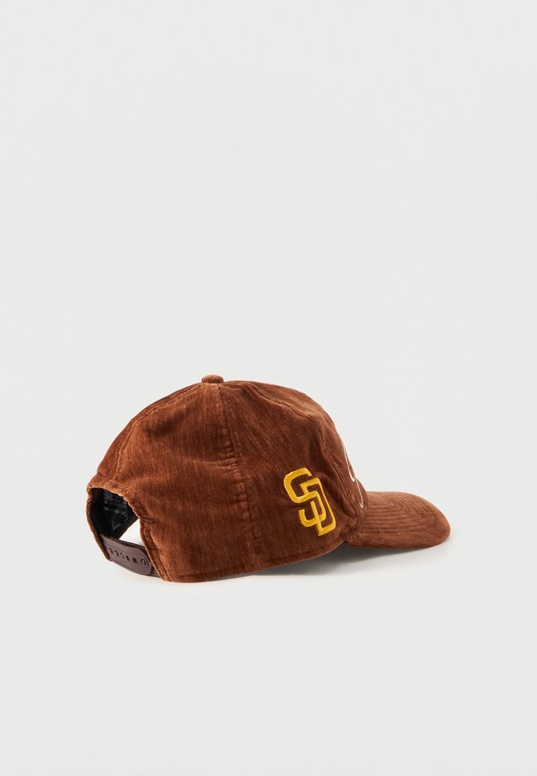 New Era TWENTY CURVED TEAMSCRIPT UNISEX