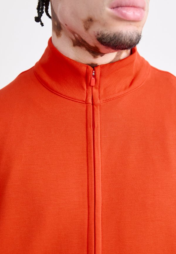 Nike Sportswear 24.7