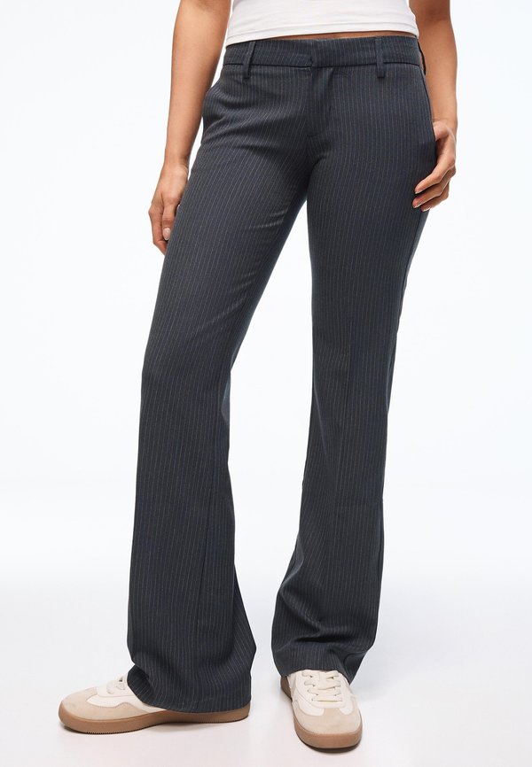 Bershka BOOTCUT - Trousers - royal blue