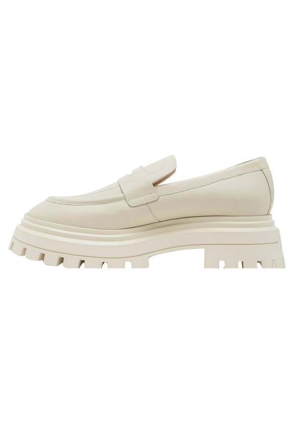 Stuart Weitzman BEDFORD LOAFER