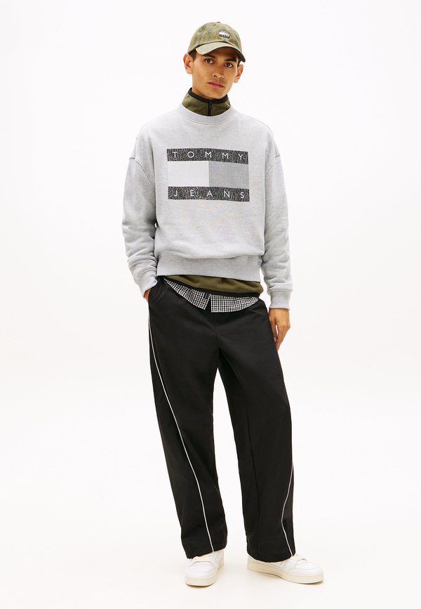 Tommy Jeans 90S TONAL FLAG BADGE SWEATSHIRT