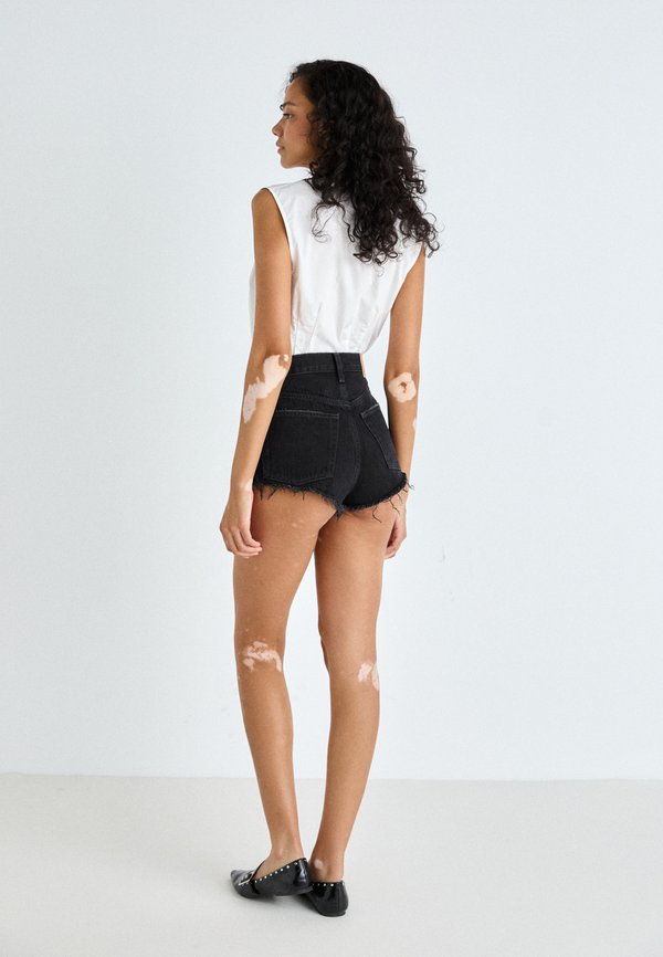 Weekday MAIA MID RISE HOT PANTS