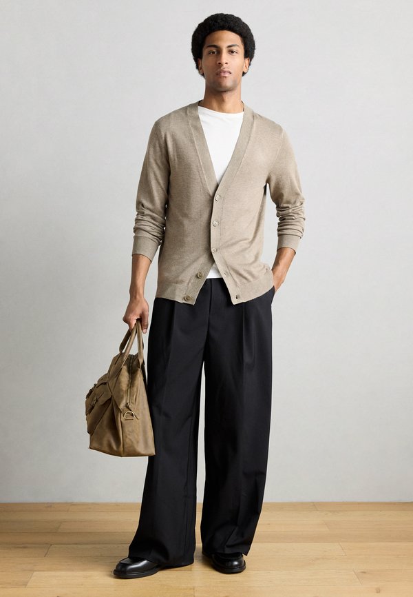 Lindbergh V NECK BUTTON CARDIGAN