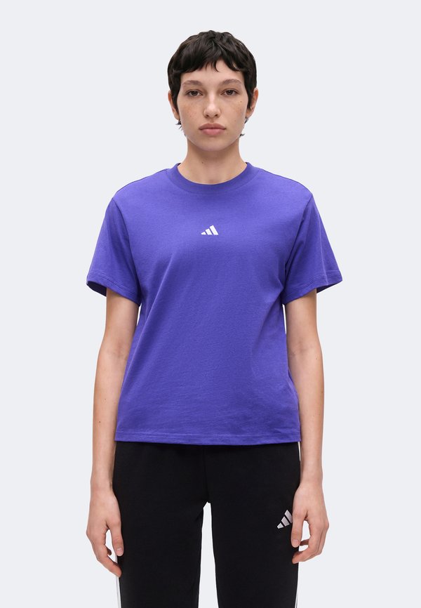 adidas Sportswear ESSENTIALS SMALL LOGO - Basic T-shirt - pure purple/white