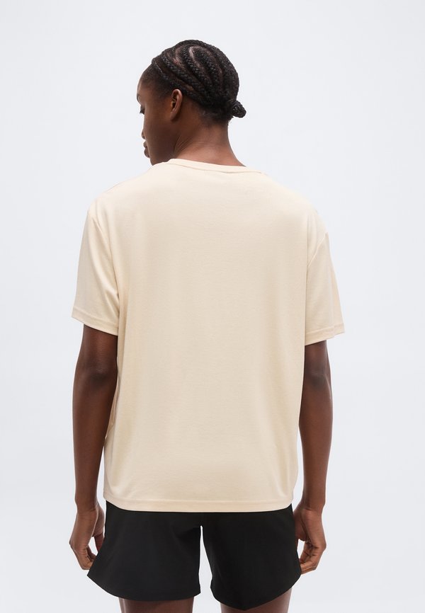 EA7 Emporio Armani TRAIN CORE LADY RELAX  TEE