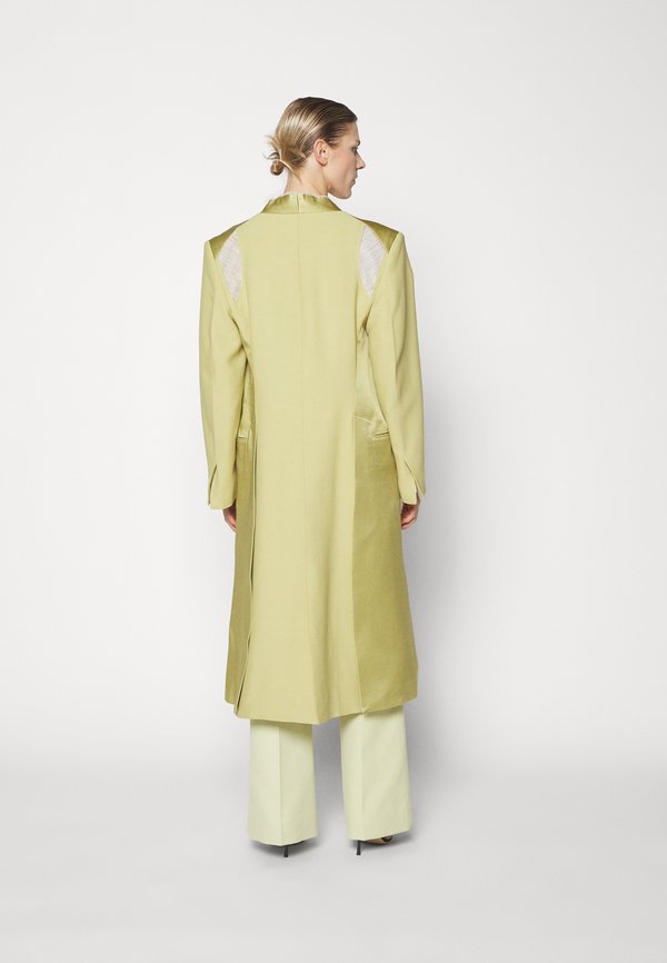 Victoria Beckham PLEAT DETAIL COAT
