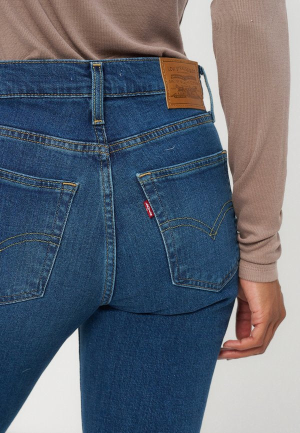 Levi's® 724 HIGH RISE STRAIGHT FACE AWAY