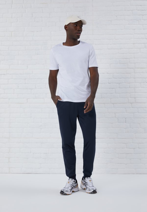 Pier One by Zalando