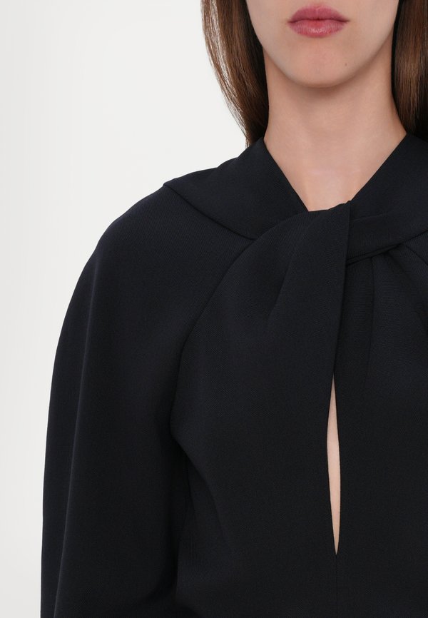 Victoria Beckham TWIST DETAIL