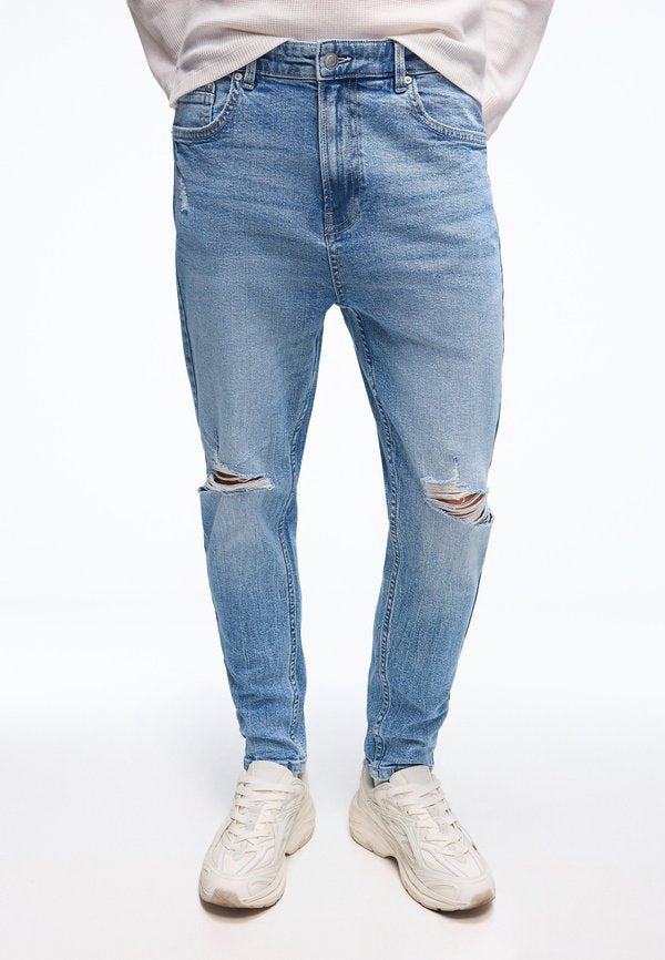 Bershka CARROT DESTROY - Slim fit jeans - light blue