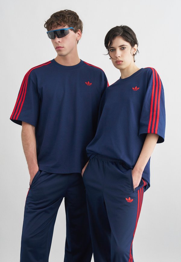 adidas Originals TEE UNISEX - Basic T-shirt - night indigo/better scarlet