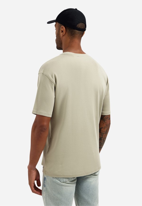 NO EXCESS INTERLOCK WITH ROUND NECK