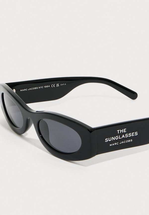 MARC JACOBS