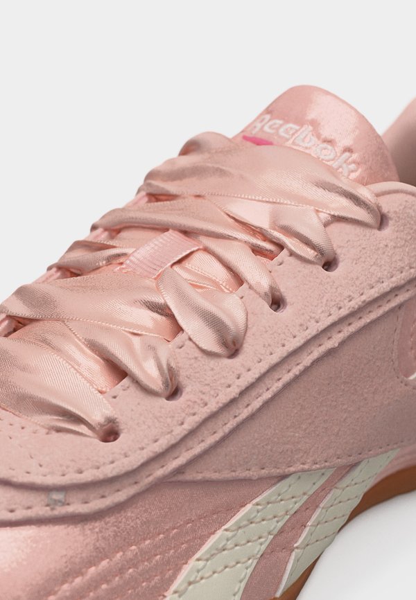 Reebok Classic ULTRA