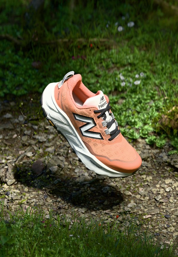 New Balance FRESH FOAM X HIERRO V9 - Trail running shoes - dried orange
