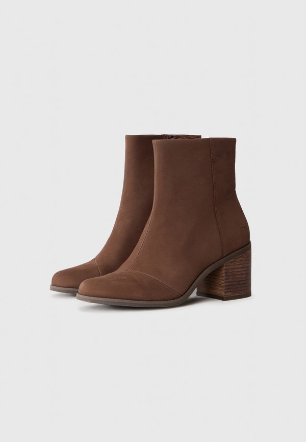 TOMS EVELYN