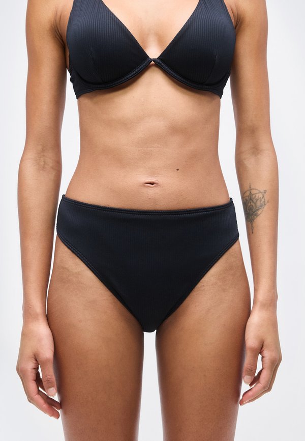 Hollister Co. CURVY CHEEKY