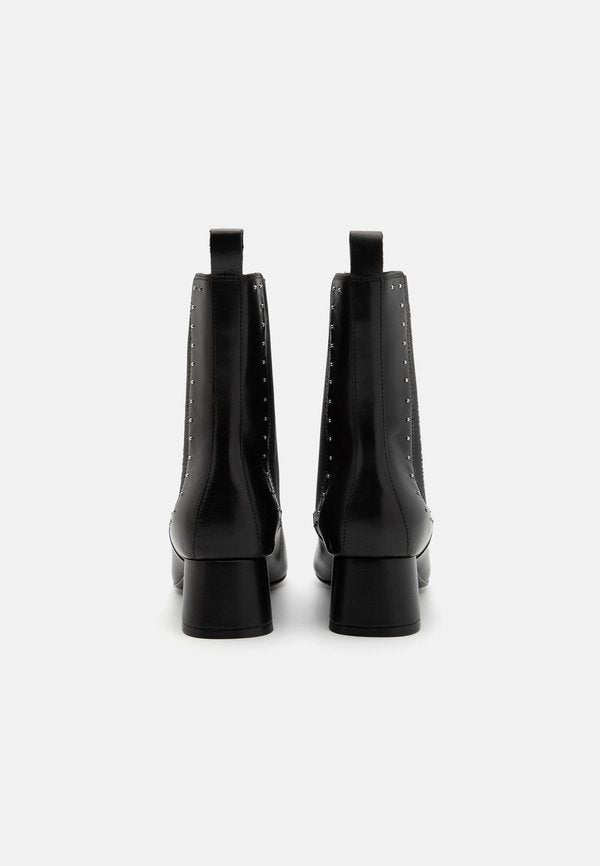 KARL LAGERFELD BONNIE STUDS CHELSEA BOOT