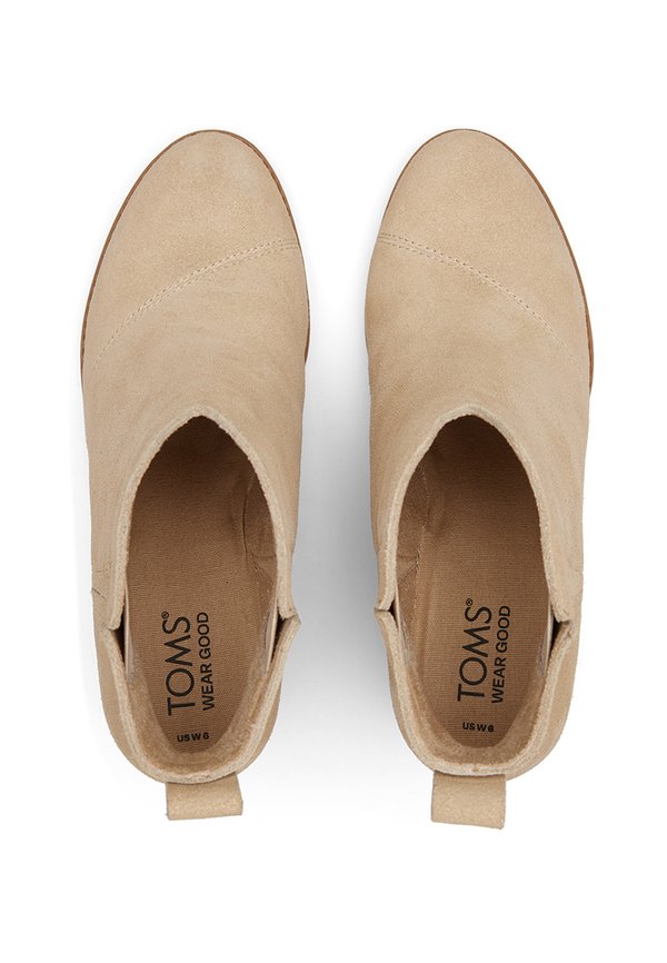 TOMS CLARE