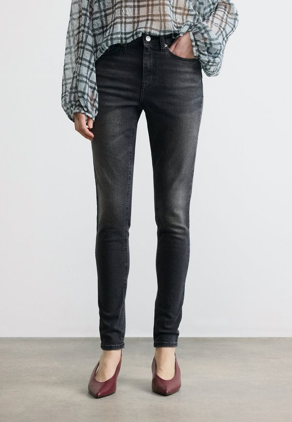 Tommy Jeans NORA MID RISE SKINNY BLACK JEANS