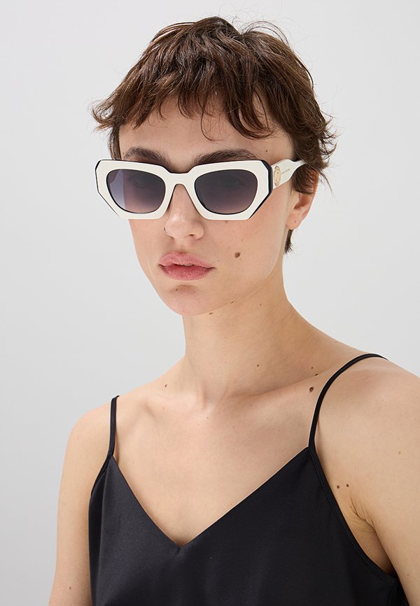 MARC JACOBS
