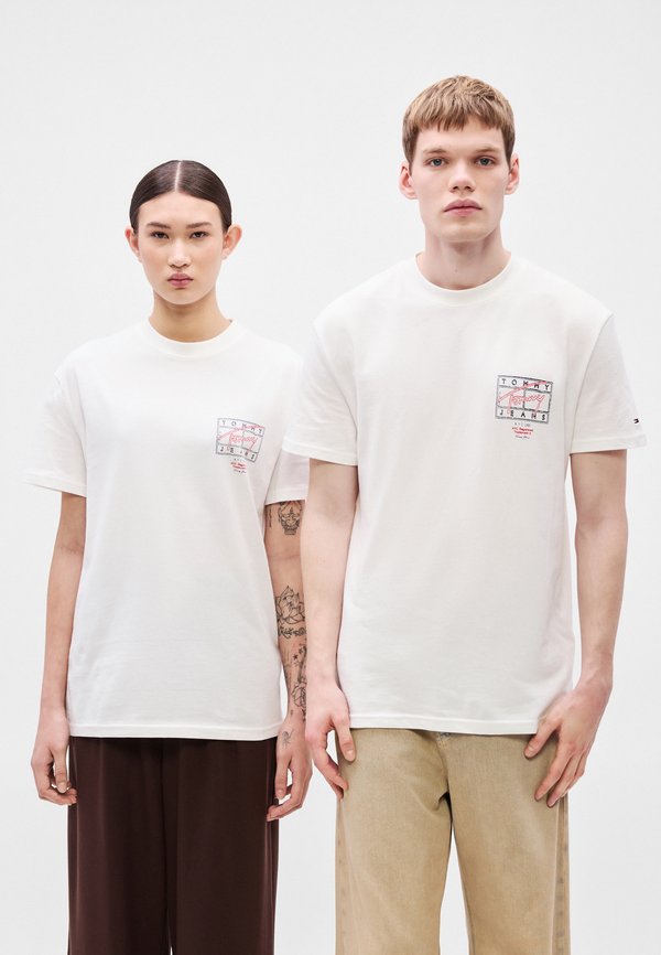 Tommy Jeans SIGNATURE BACK LOGO CREW NECK T-SHIRT