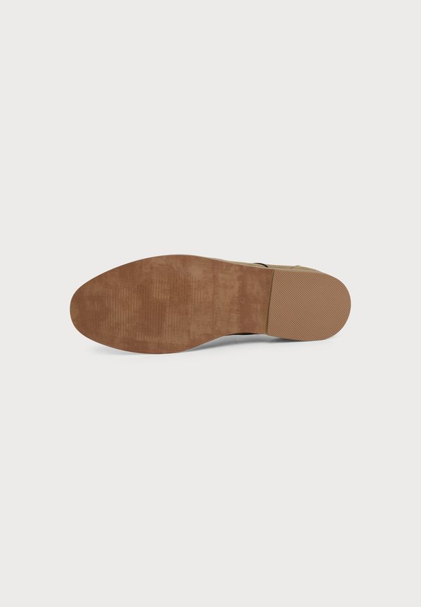 Pier One by Zalando