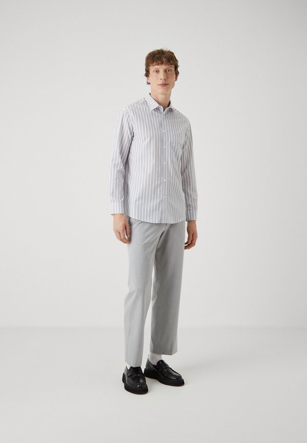 Pier One by Zalando