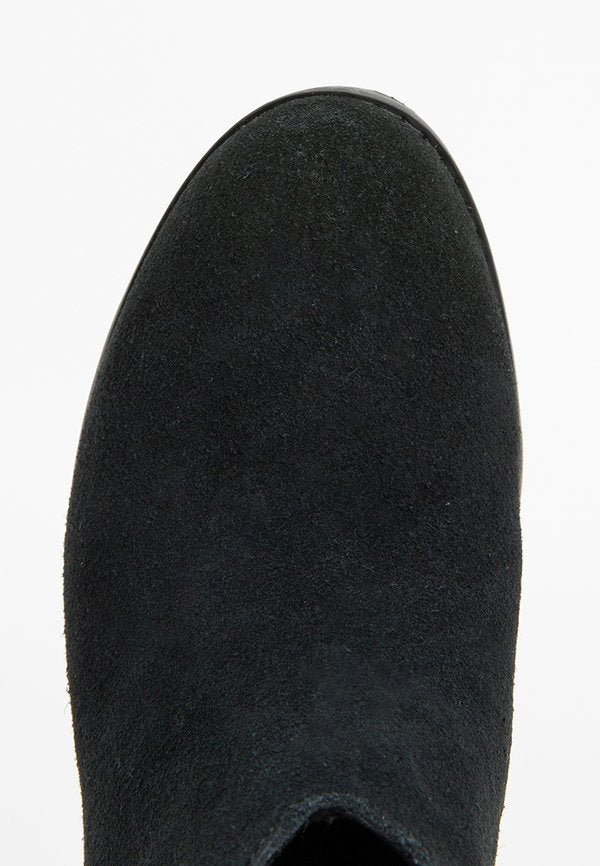 TOMS CONSTANCE