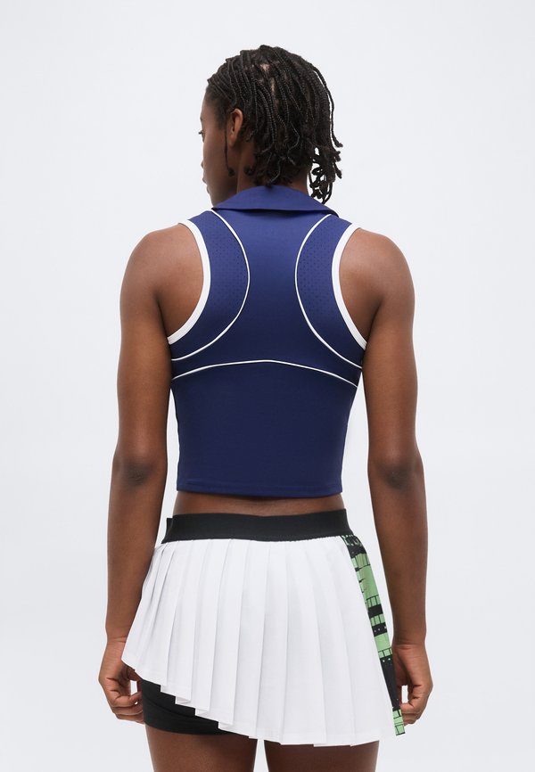 Even&Odd active by Zalando ESSENTIAL TENNIS V-NECK POLO TOP