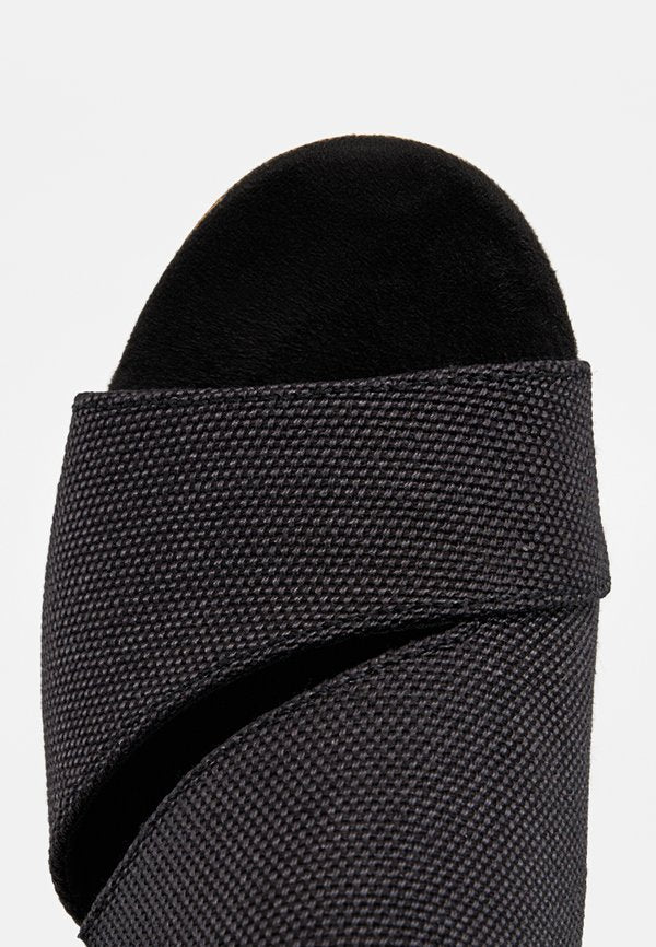 TOMS CLAUDINE