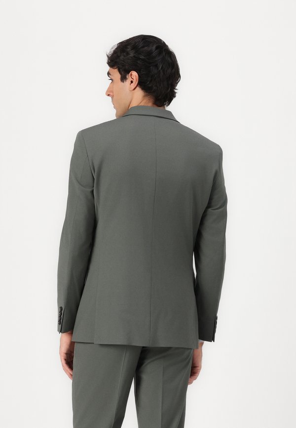 Isaac Dewhirst THE PREMIUM NOTCH FASHION SUIT
