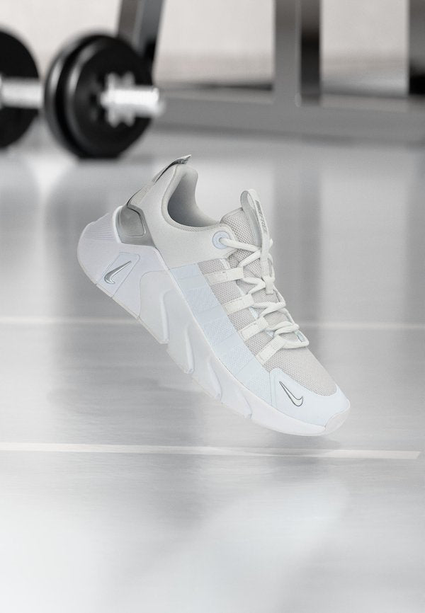 Nike Performance FREE METCON 7 - Training shoe - white/metallic silver-coloured/photon dust