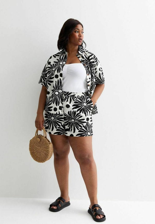 New Look Curves CURVES FLORAL SHORT SLEEVE