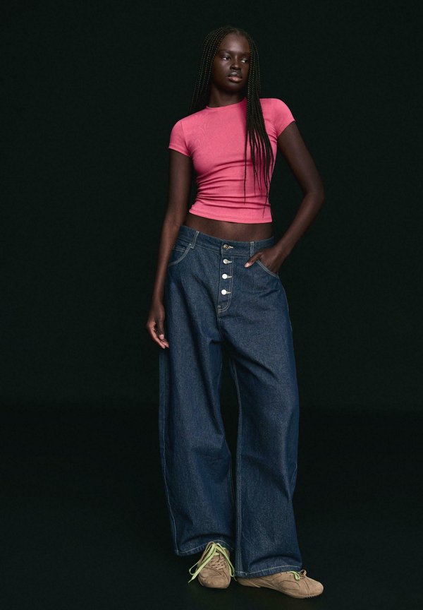 Bershka Basic T-shirt - pink