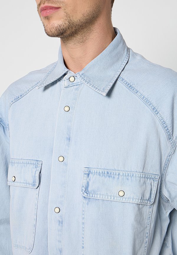Armani Exchange LOOSE FIT