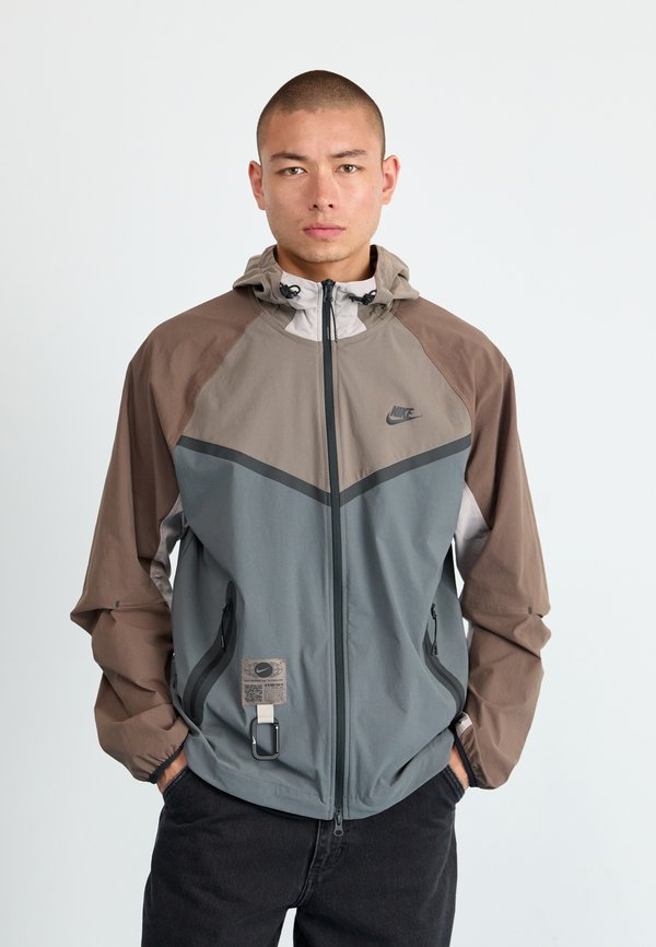 Nike Sportswear TECH WOVEN - Training jacket - cave stone/college grey