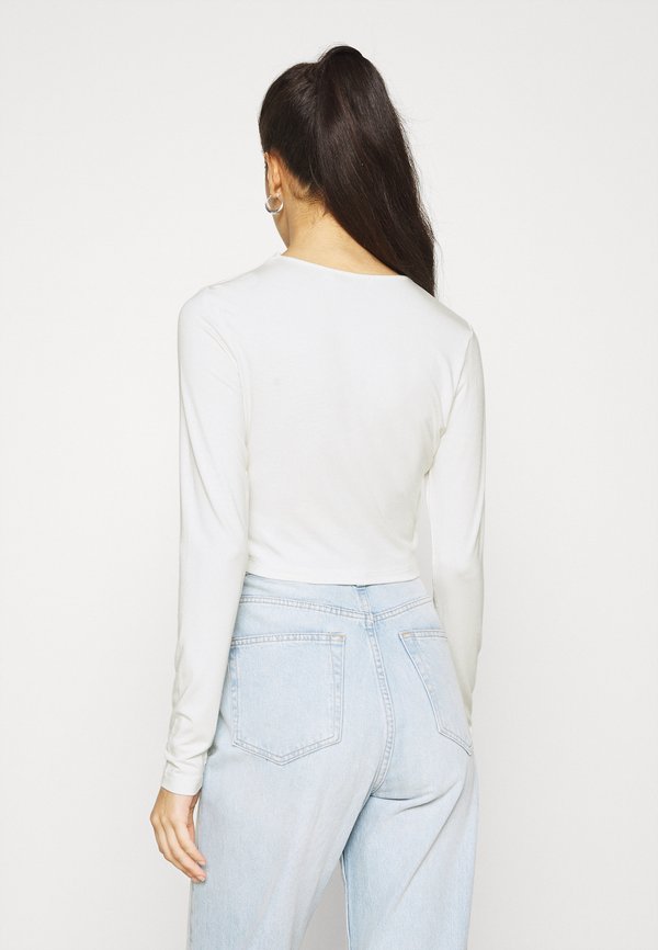 NA-KD KEYHOLE CROPPED