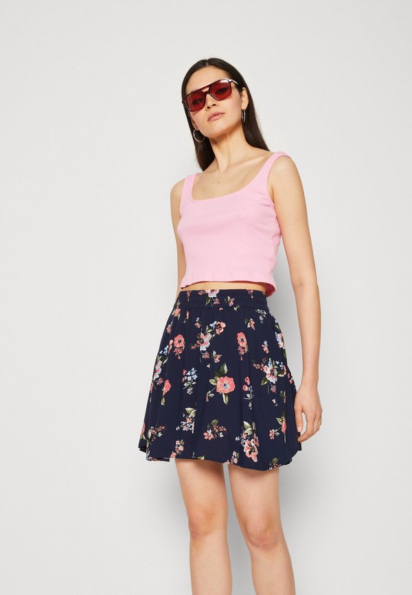 Pieces PCNUKISA CROPPED TANK
