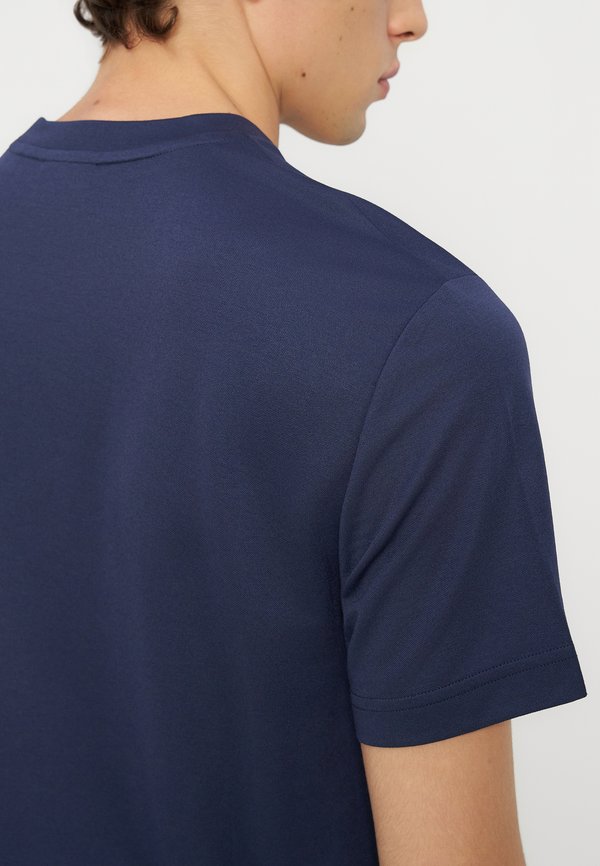 EA7 Emporio Armani