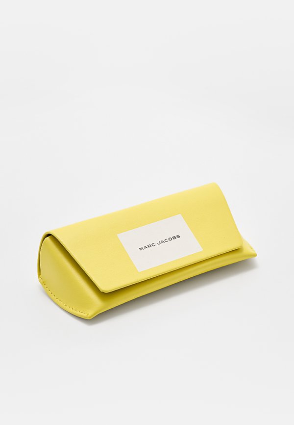 MARC JACOBS