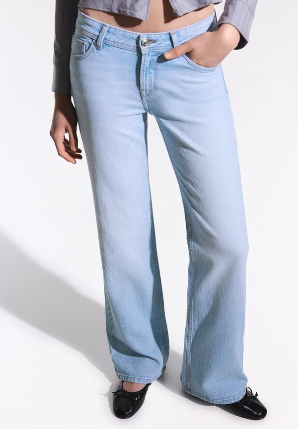 Bershka Flared Jeans - light blue