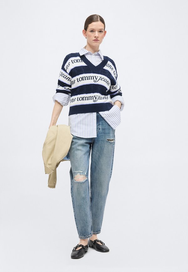 Tommy Jeans DISTRESSED ULTRA HIGH TAPERED LEG MOM JEANS